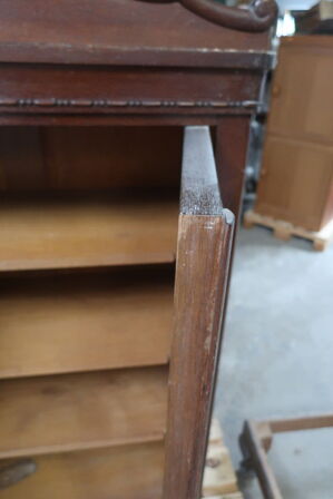 Ældre karlekammerskab 