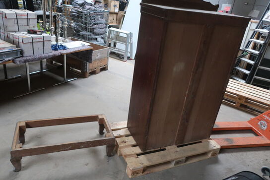 Ældre karlekammerskab 