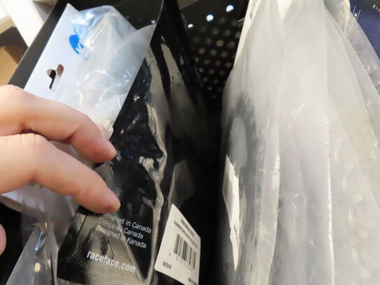 Kasse med div. Klinger QRINGS, BIKE ATTITUDE