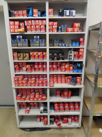 Reol uden indhold