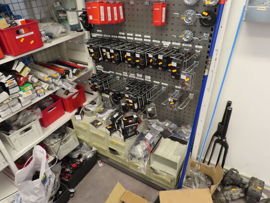 Reolsystem uden indhold