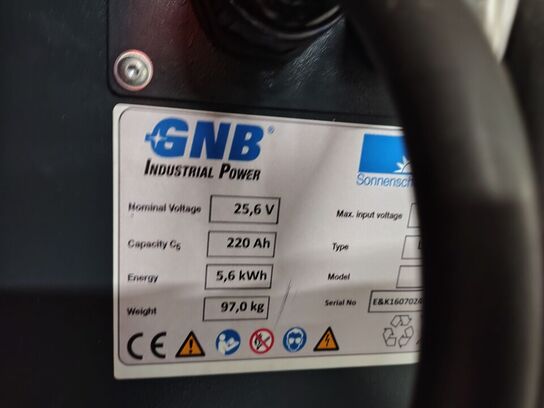 To transportrobotter og en lader E&K AUTOMATION ECO L03