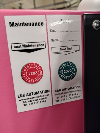 To transportrobotter og en lader E&K AUTOMATION ECO L03