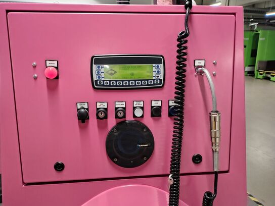 To transportrobotter og en lader E&K AUTOMATION ECO L03