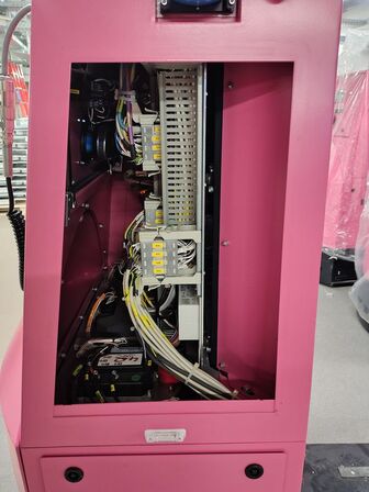 To transportrobotter og en lader E&K AUTOMATION ECO L03