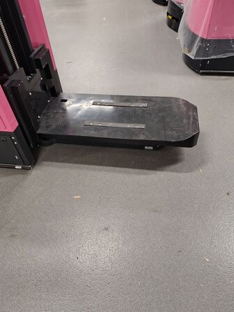 To transportrobotter og en lader E&K AUTOMATION ECO L03