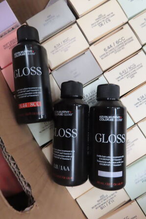 Kasse med diverse hårfarve KEVIN MURPHY