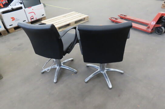 2 stk. Frisørstole samt 2 stk. Fodstøtter