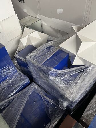 18 stk. Podier - diverse podier i mdf blå larkeret og 2 stjerner i MDF