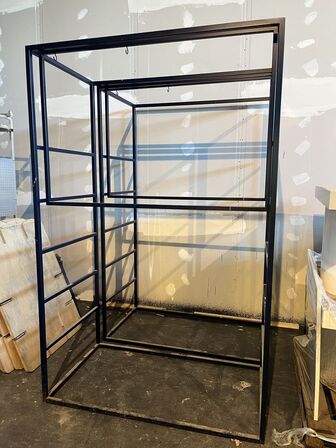 2 stk. Reoler - Stål reoler til display inkl hylder (blå med farvede hylder)