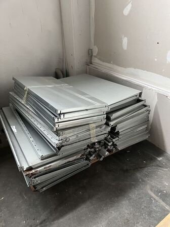 18 stk. Reol - galvniseret stål reoler 18 stiger plus hylder