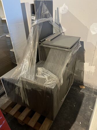 Reol /Podier - lille reol inkl 3 podier i lakeret mdf