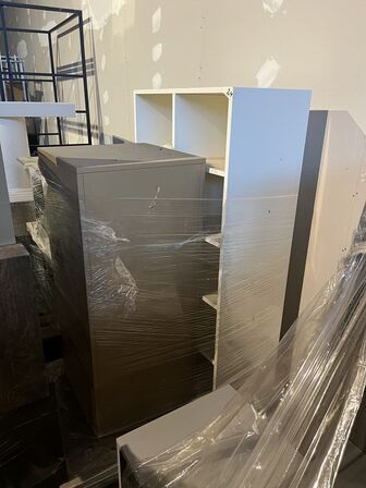 Reol /Podier - lille reol inkl 3 podier i lakeret mdf