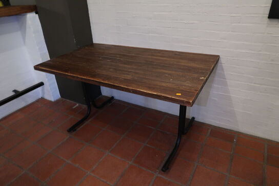 4 stk. stabelstole (borde medfølger ikke)