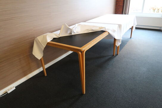 2 stk. borde MAGNUS OLESEN