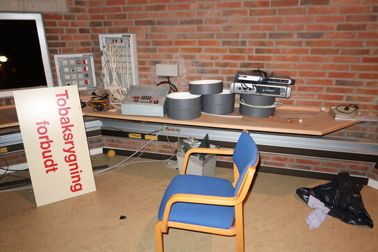 Div. Stole, borde, forstærker CROWN XLS2000 m.m.