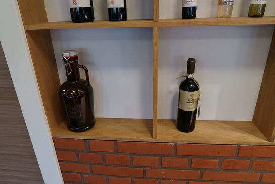 Div. Vinflasker samt skulptur m.m.