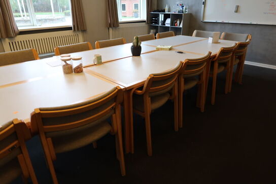 6 stk. mødeborde MAGNUS OLESEN med 14 stk. mødestole