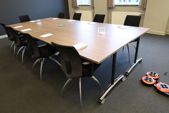 2 stk. foldeborde med 4 stk. mødestole HÅG H05 Visit