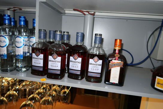 Ca. 50 flasker spiritus (nogle kan være åbne)