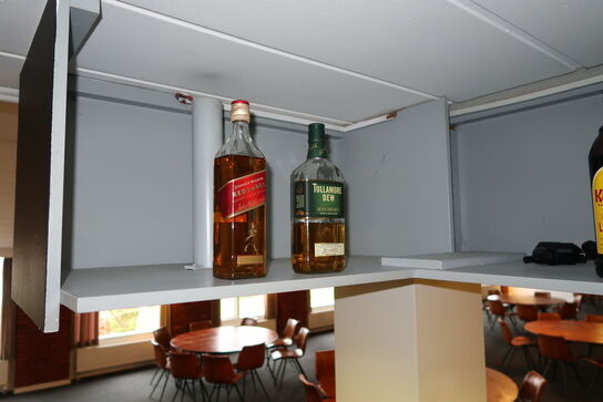 Ca. 50 flasker spiritus (nogle kan være åbne)