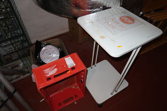 Skraldespandsstativ, juletræsfødder m.m.