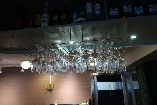 Div. Vinglas, shotsglas, salt/peberkværn, ølkander m.m.