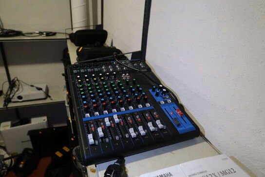 Mixer YAMAHA MG12