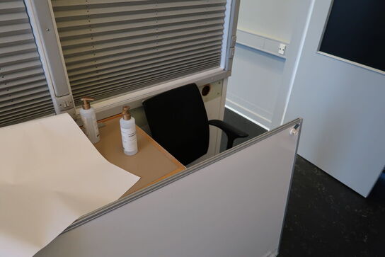 2 stk. mødestole HÅG H05 Visit, klapborde, trappestige m.m.