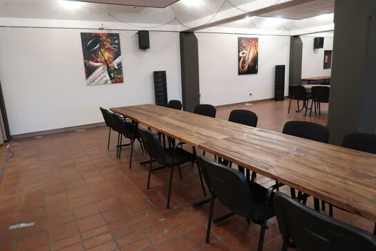 16 stk. stabelstole (borde medfølger ikke)