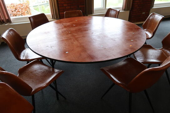 Klapbord med 9 stk. spisebordsstole