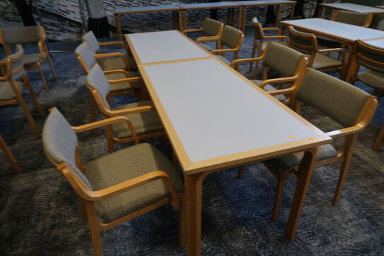 2 stk. borde MAGNUS OLESEN med 8 stk. spisebordsstole