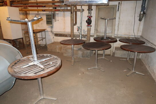 9 stk caféborde samt 20 stk. stabelstole