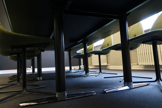 Mødebord med 15 stk. mødestole