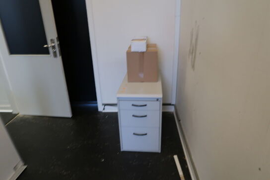 2 stk. mødestole HÅG H05 Visit, klapborde, trappestige m.m.