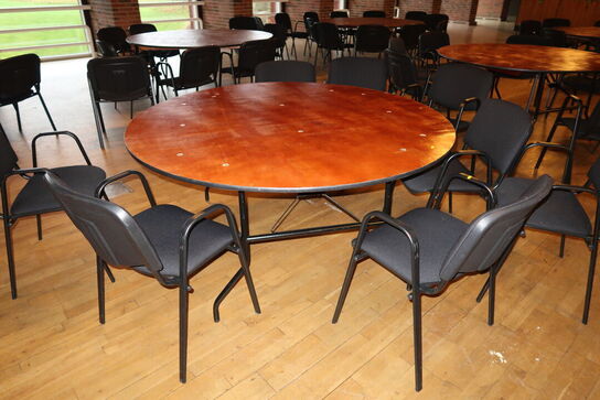 Foldebord med 8 stk. stabelstole