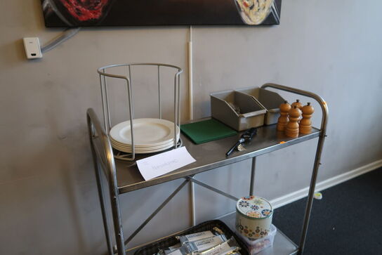 Opbevaringsvogn med indhold