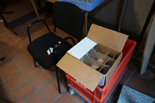 Opbevaringsvogn, div. Opvaskebakker med div. Glas, bord, bænk m.m.