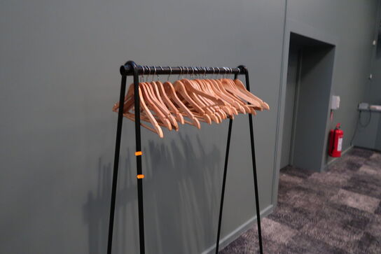 Tøjstativ med bøjler