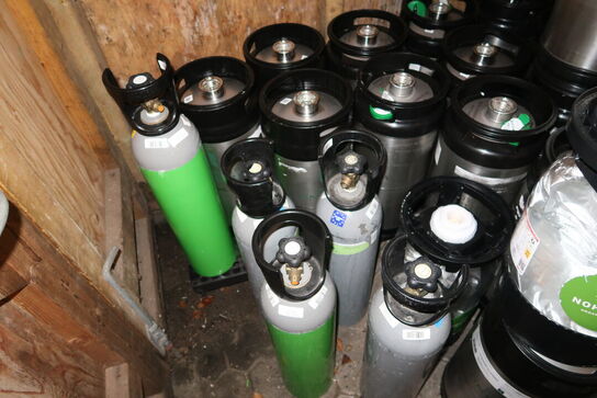 Ca. 35 stk. tomme fustager