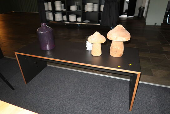 Sofabord med indhold