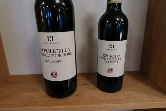 Div. Vinflasker samt skulptur m.m.