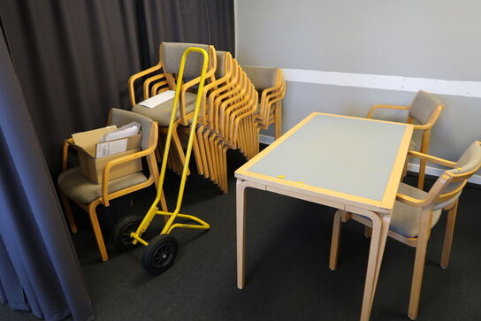 3 stk. borde samt 14 stk. stabelstole