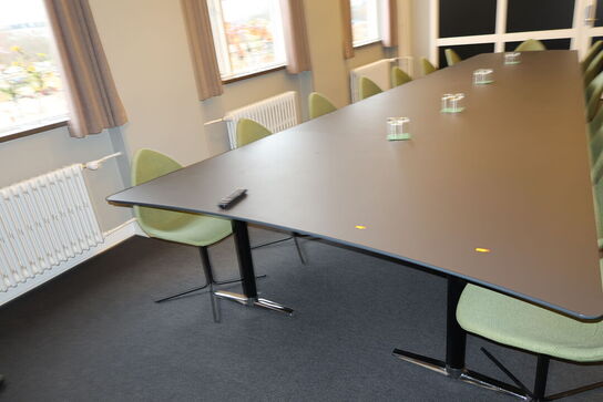 Mødebord med 15 stk. mødestole