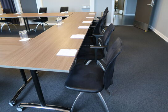 2 stk. foldeborde med 6 stk. mødestole HÅG H05 Visit (3 med armlæn, 3 uden)