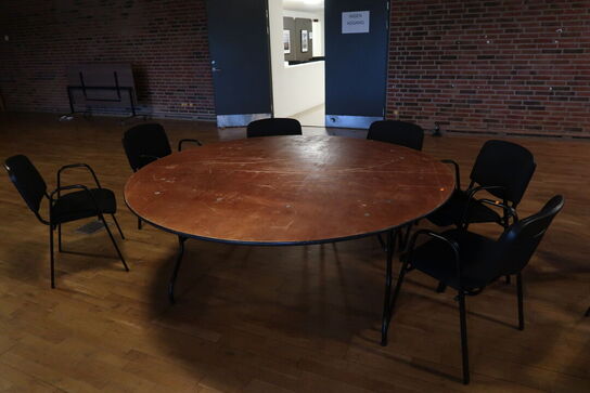 Foldebord med 6 stk. stabelstole