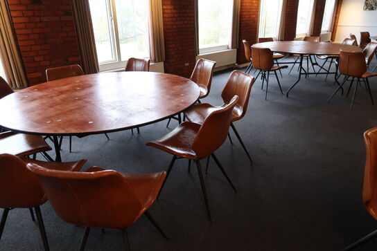 Klapbord med 9 stk. spisebordsstole