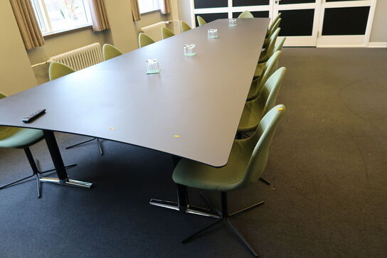 Mødebord med 15 stk. mødestole
