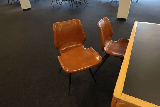 Bord MAGNUS OLESEN med 4 stk. spisebordsstole