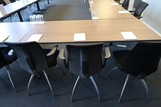 2 stk. foldeborde med 6 stk. mødestole HÅG H05 Visit (3 med armlæn, 3 uden)